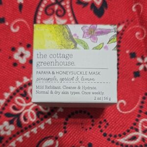 The Cottage Greenhouse Papaya & Honeysuckle Mask